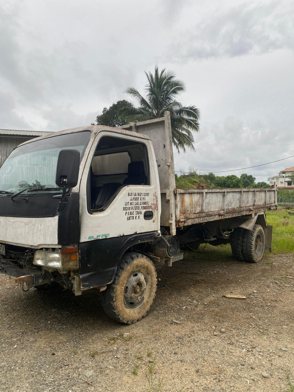 ISUZU NPR66L