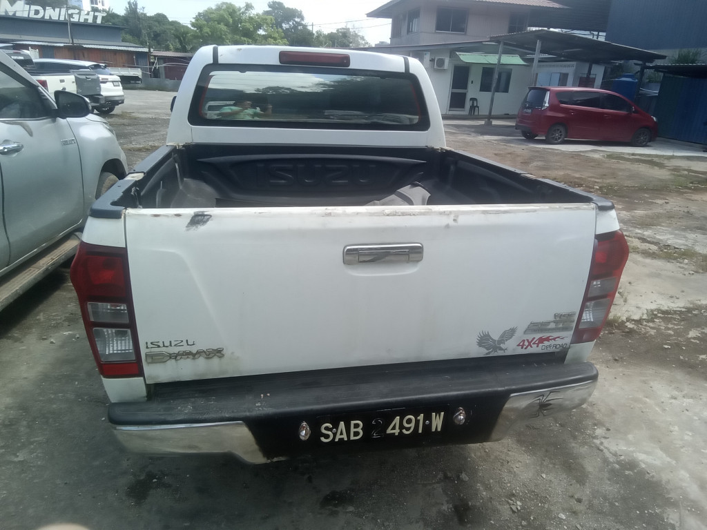 ISUZU DMAX 2.5L 4X4 M/T DC