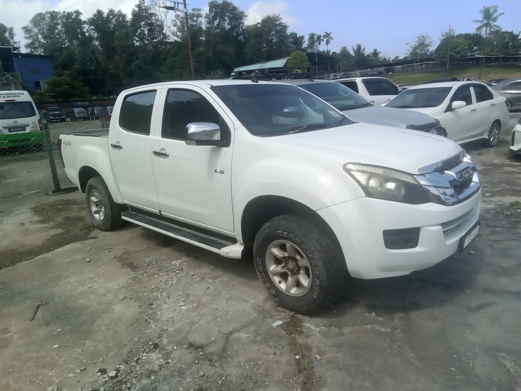 ISUZU DMAX 2.5L 4X4 M/T DC
