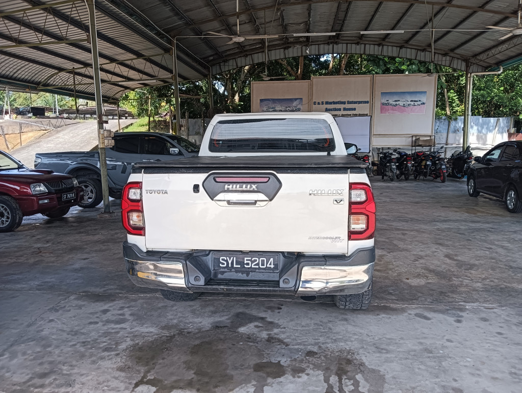 TOYOTA HILUX D/CAB 2.4 V A/T