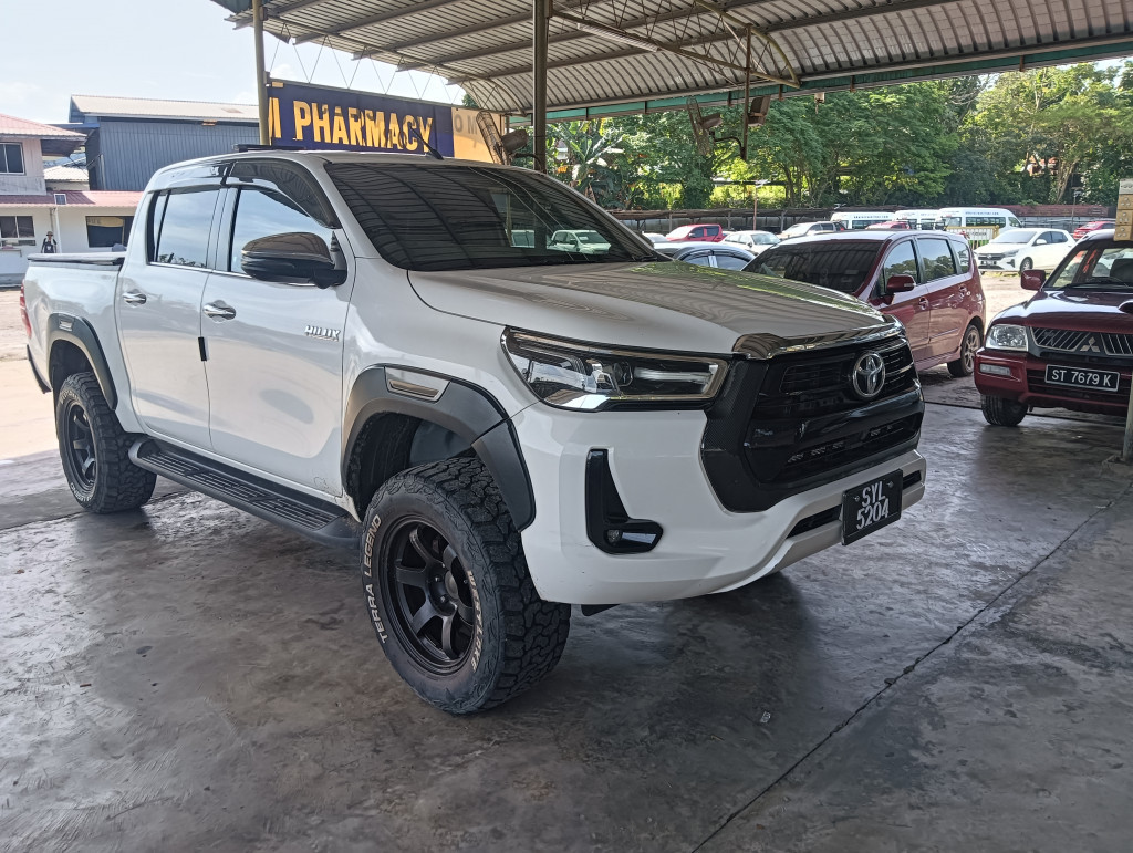 TOYOTA HILUX D/CAB 2.4 V A/T