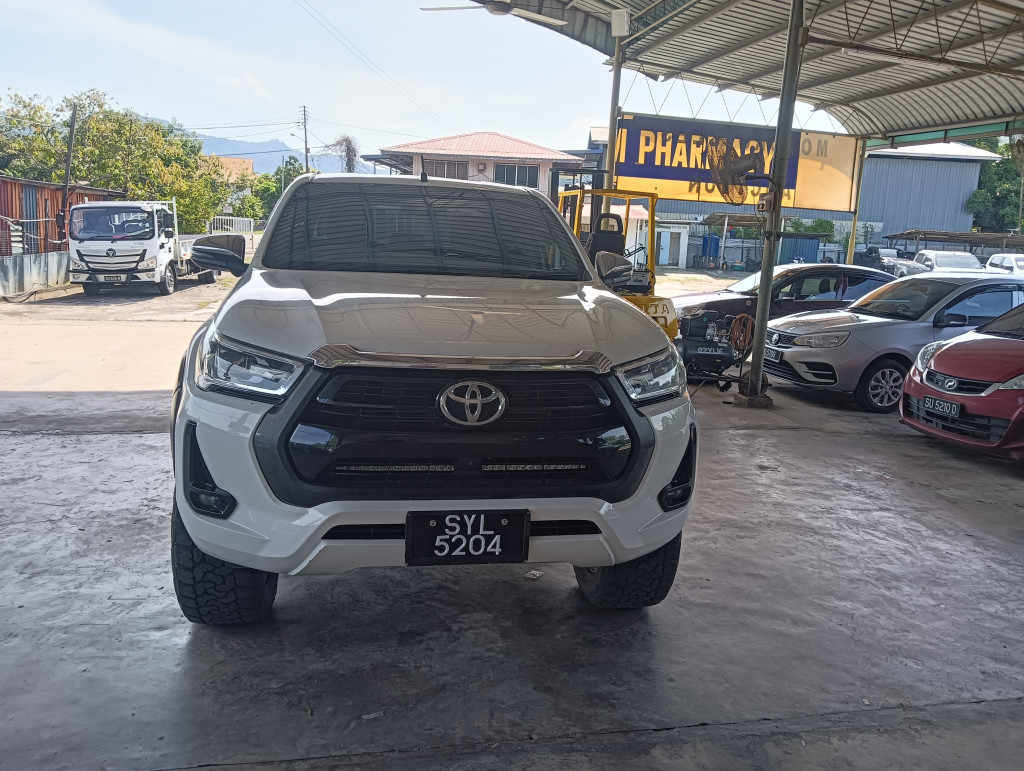 TOYOTA HILUX D/CAB 2.4 V A/T