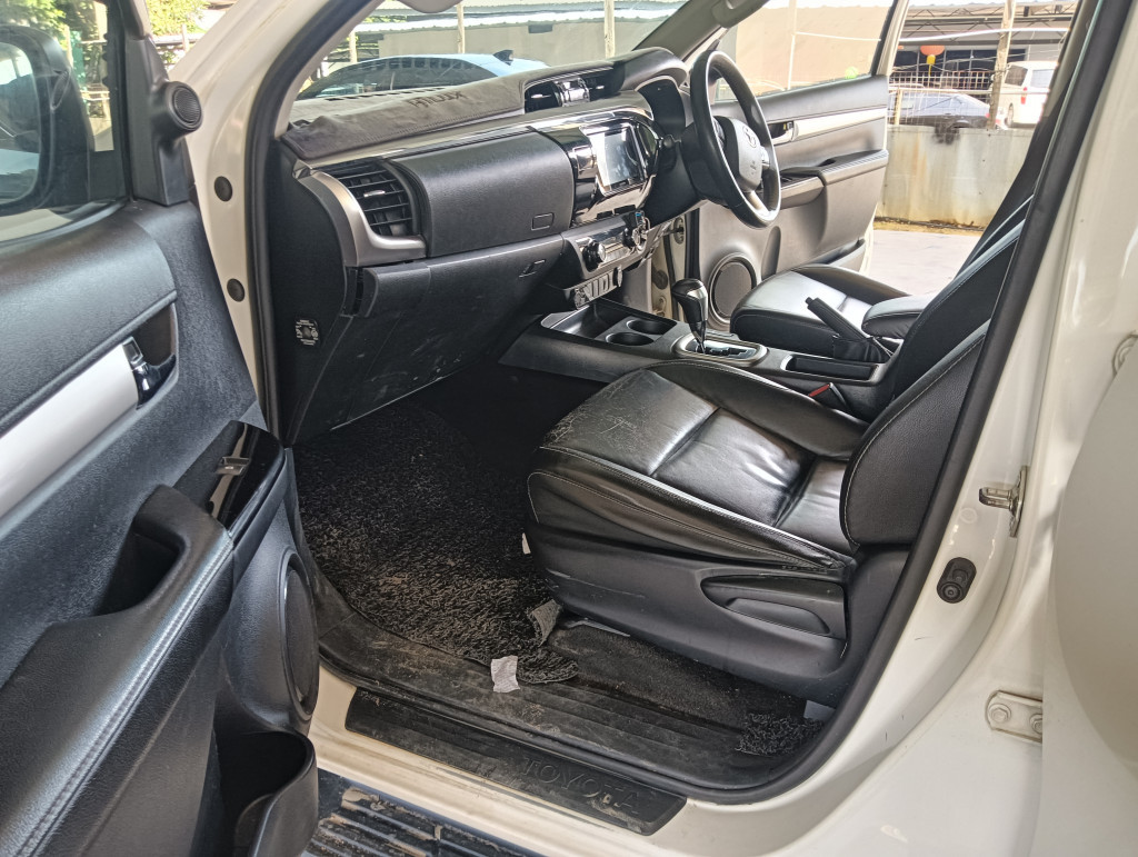 TOYOTA HILUX D/CAB 2.4 V A/T