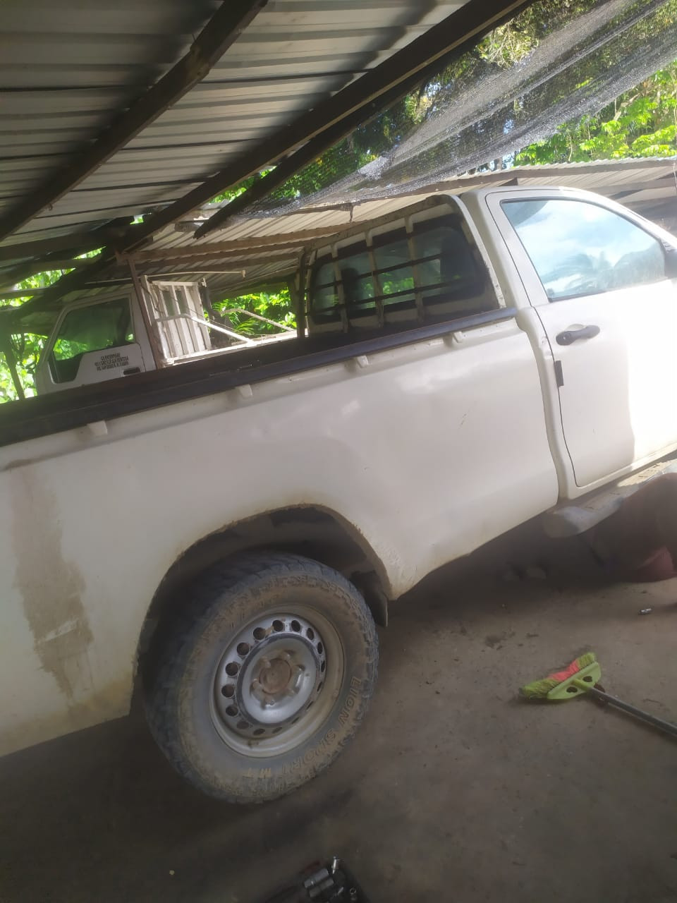 TOYOTA HILUX S/C 2.4MT 4X4