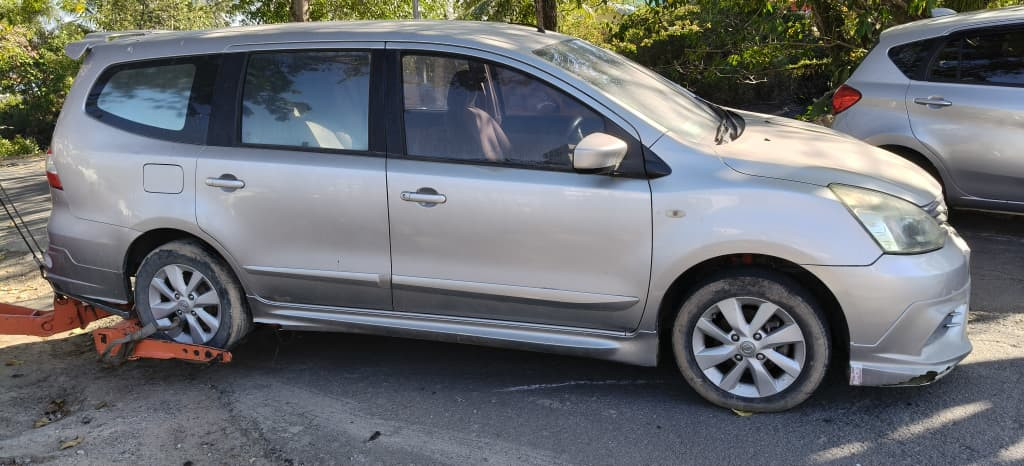 NISSAN GRAND LIVINA 1.6
