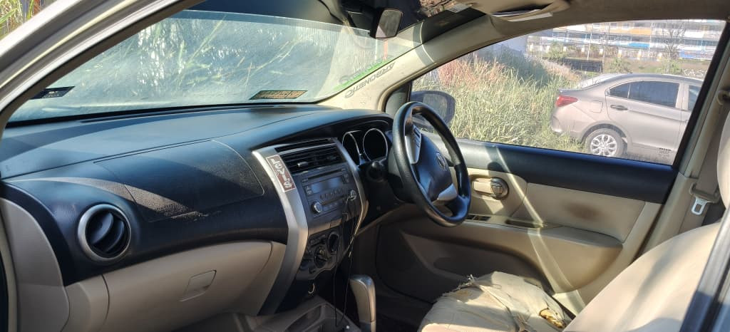 NISSAN GRAND LIVINA 1.6