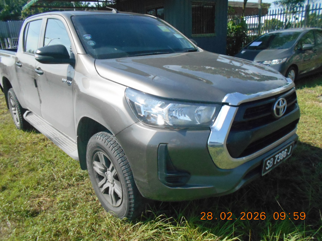 TOYOTA HILUX 2.4