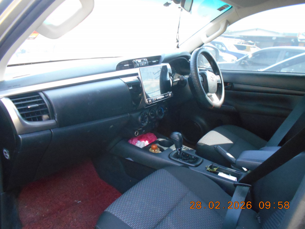 TOYOTA HILUX 2.4