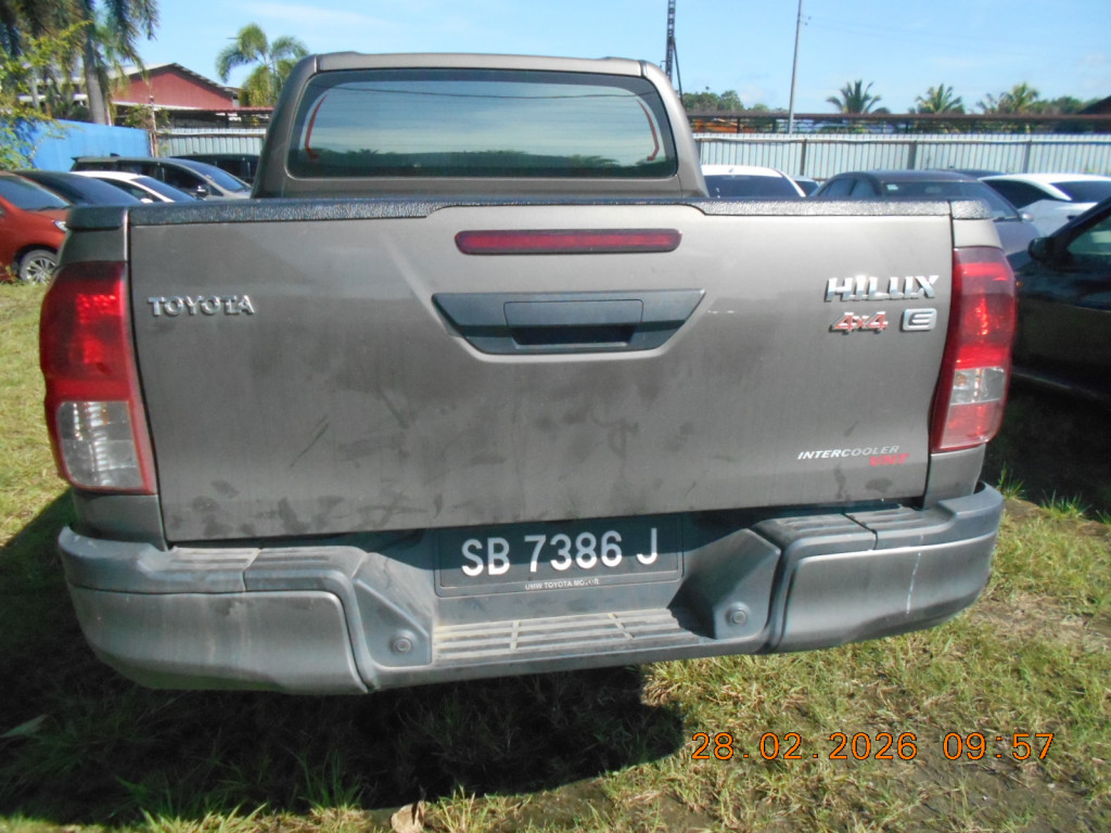 TOYOTA HILUX 2.4