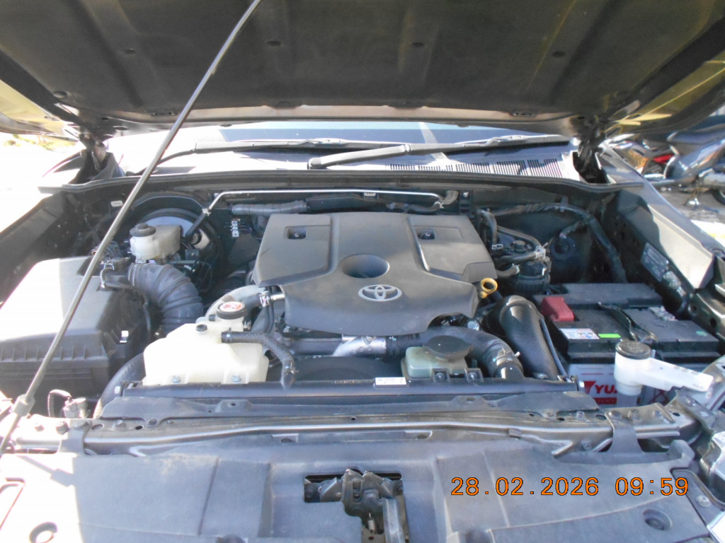 TOYOTA HILUX 2.4