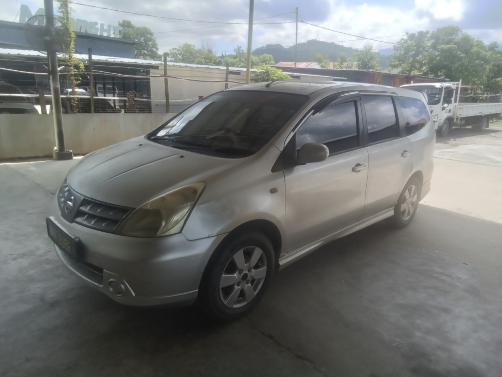NISSAN GRAND LIVINA 1.6