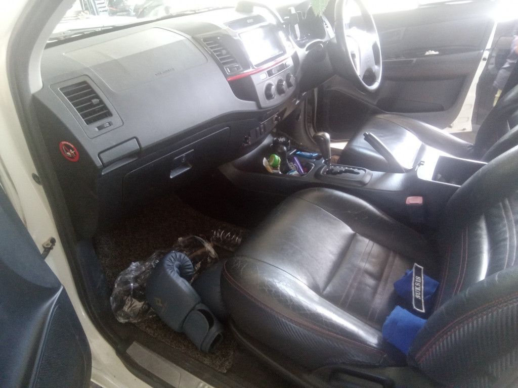 TOYOTA HILUX 3.0