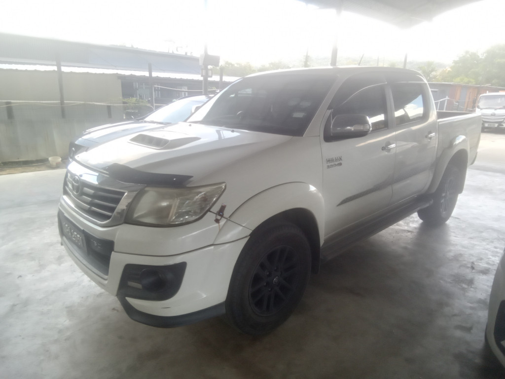 TOYOTA HILUX 3.0