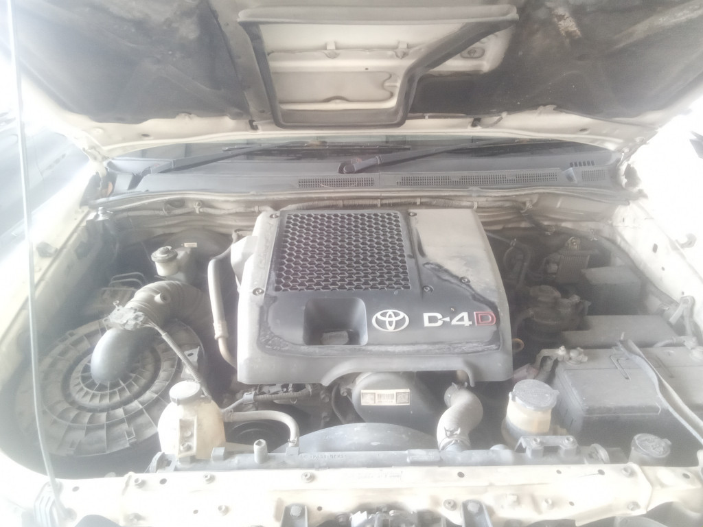 TOYOTA HILUX 3.0
