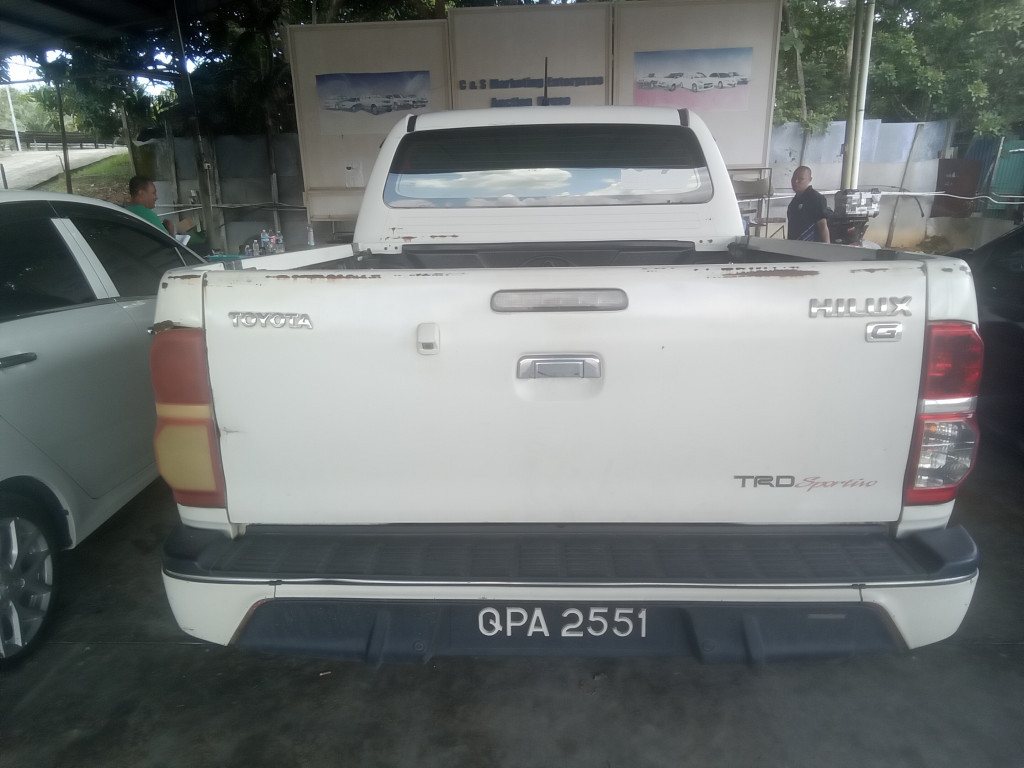TOYOTA HILUX 3.0