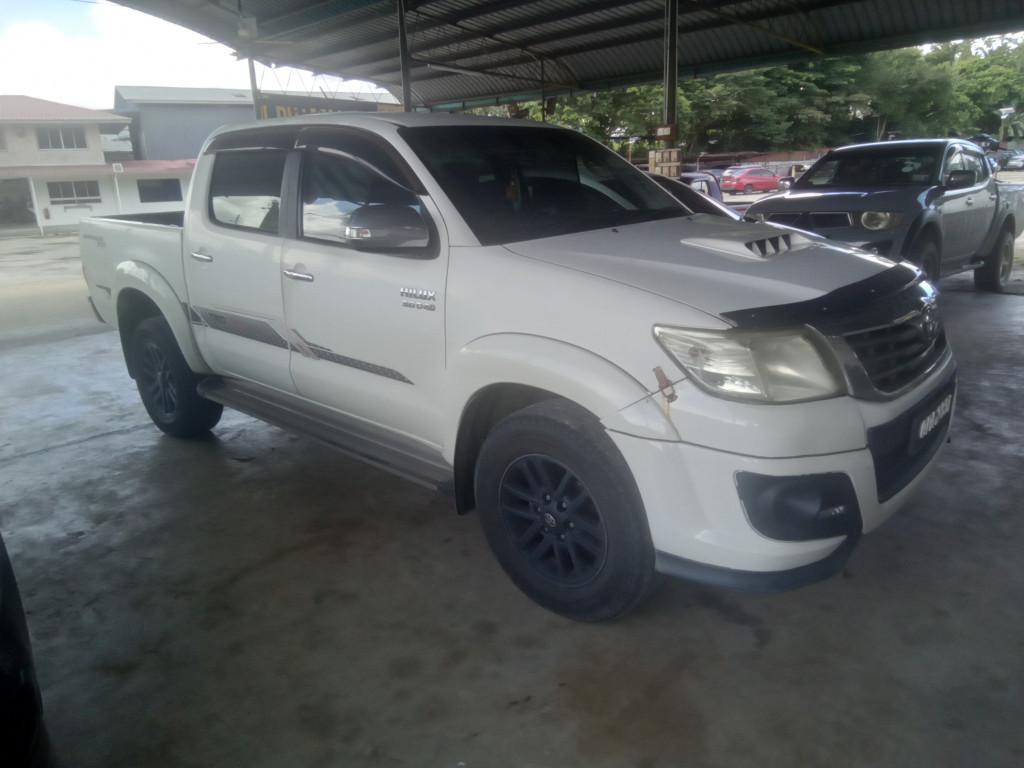 TOYOTA HILUX 3.0
