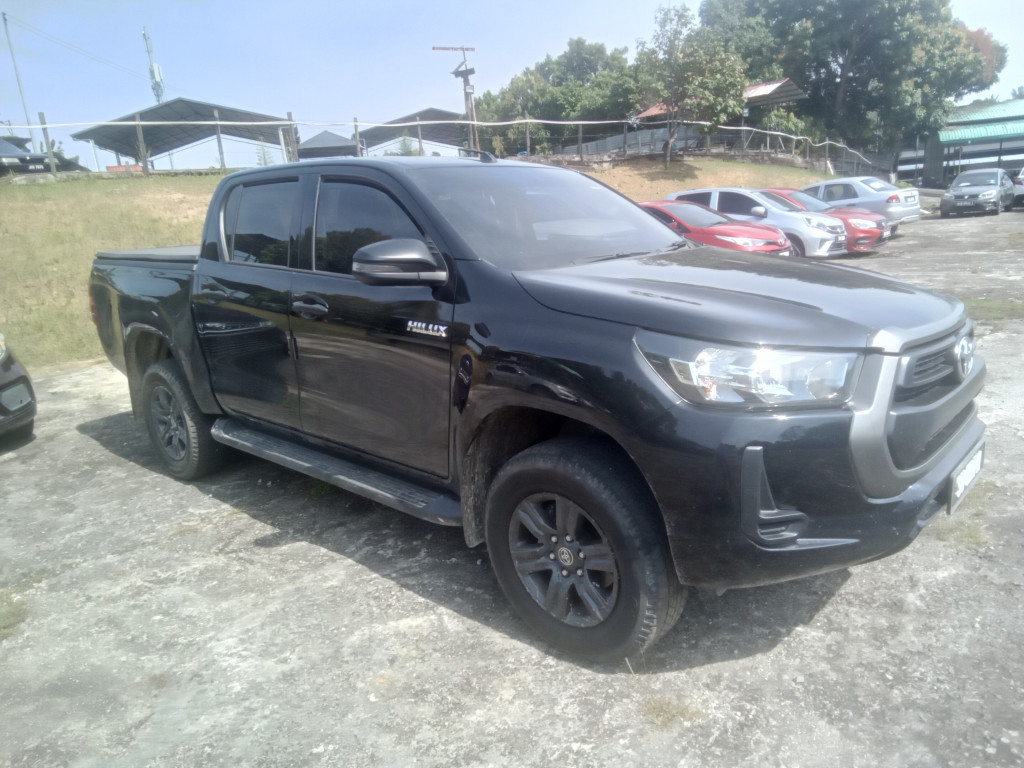 TOYOTA HILUX DOUBLE CAB 2.4E AT 4X4
