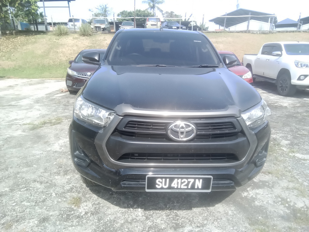 TOYOTA HILUX DOUBLE CAB 2.4E AT 4X4