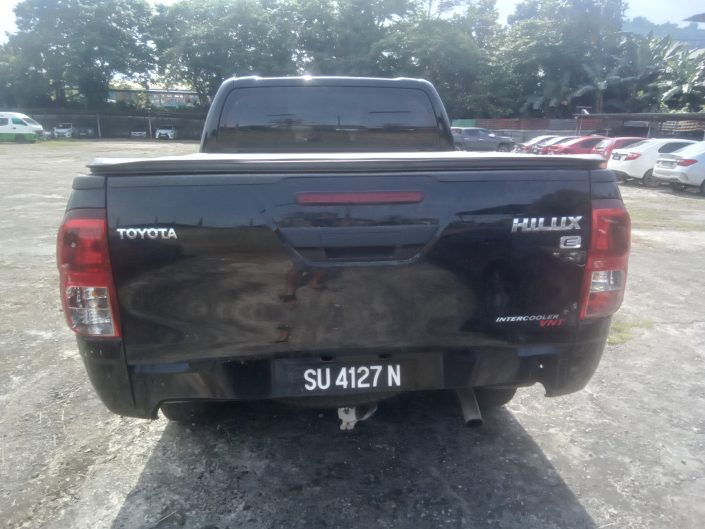 TOYOTA HILUX DOUBLE CAB 2.4E AT 4X4