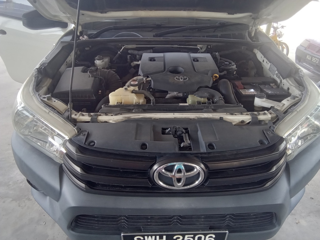 TOYOTA HILUX S/C 2.4 MT