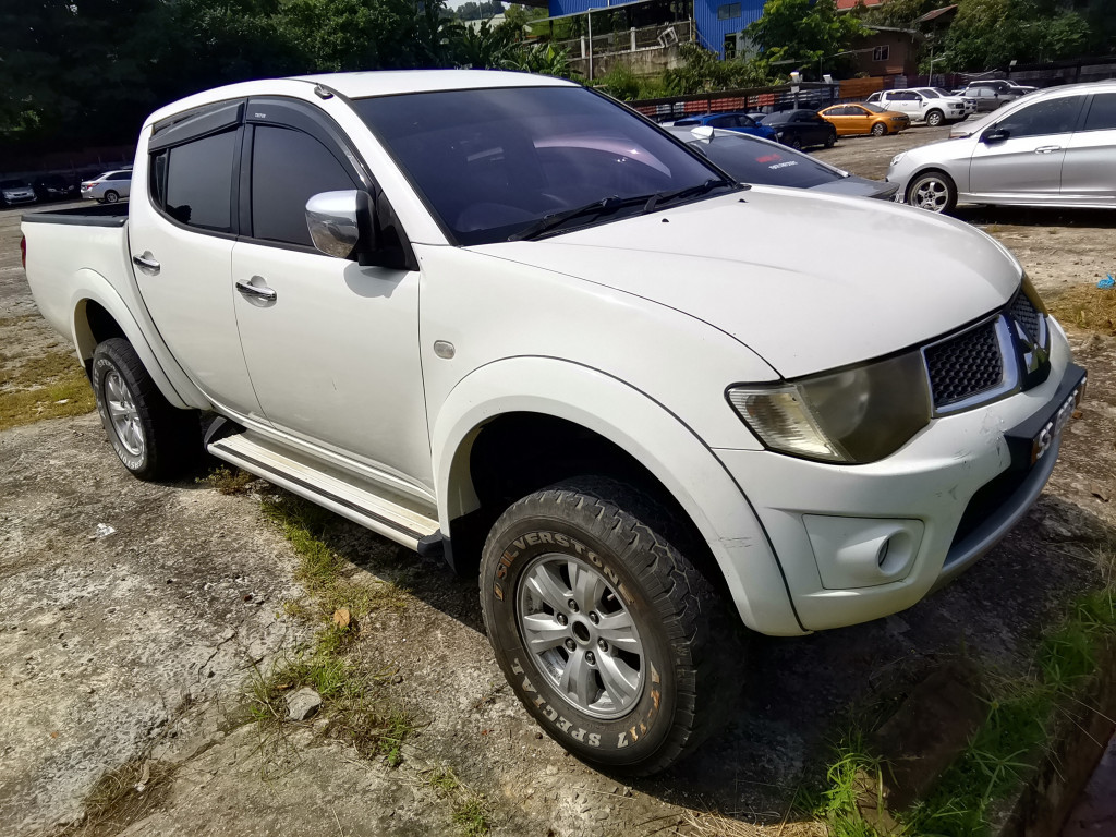 MITSUBISHI TRITON 2.5